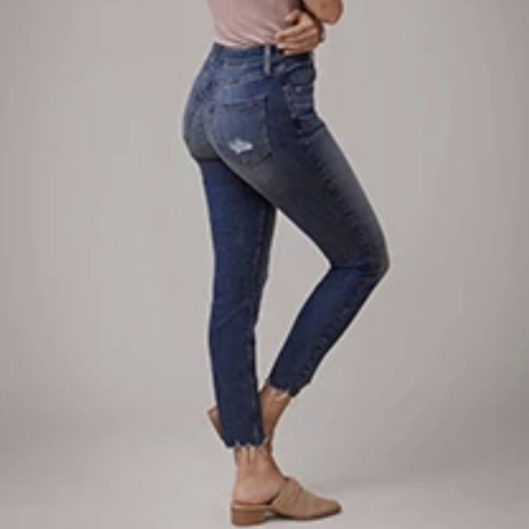 Silver Jeans Denim - Sz 14 - Silver Jeans Elyse Capri Jeans sz 33 Midrise Distressed Cropped